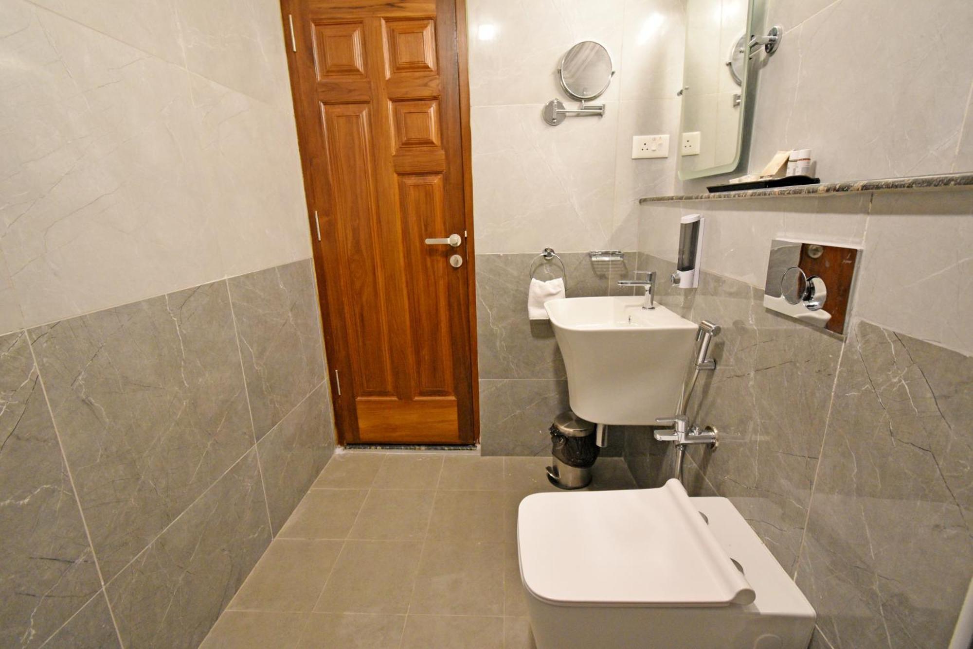 Le Colonial Suites Pondicherry Exterior photo