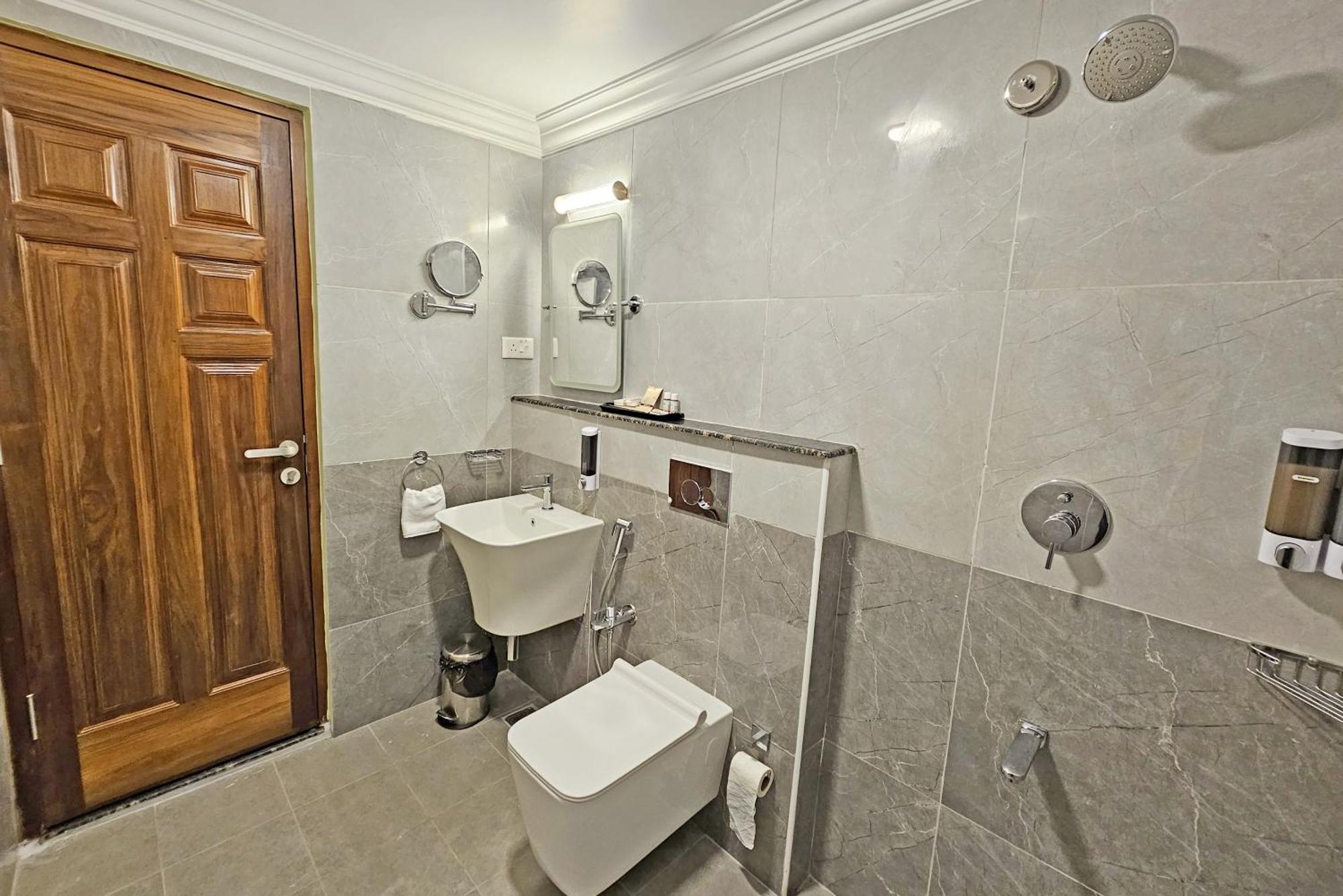 Le Colonial Suites Pondicherry Exterior photo