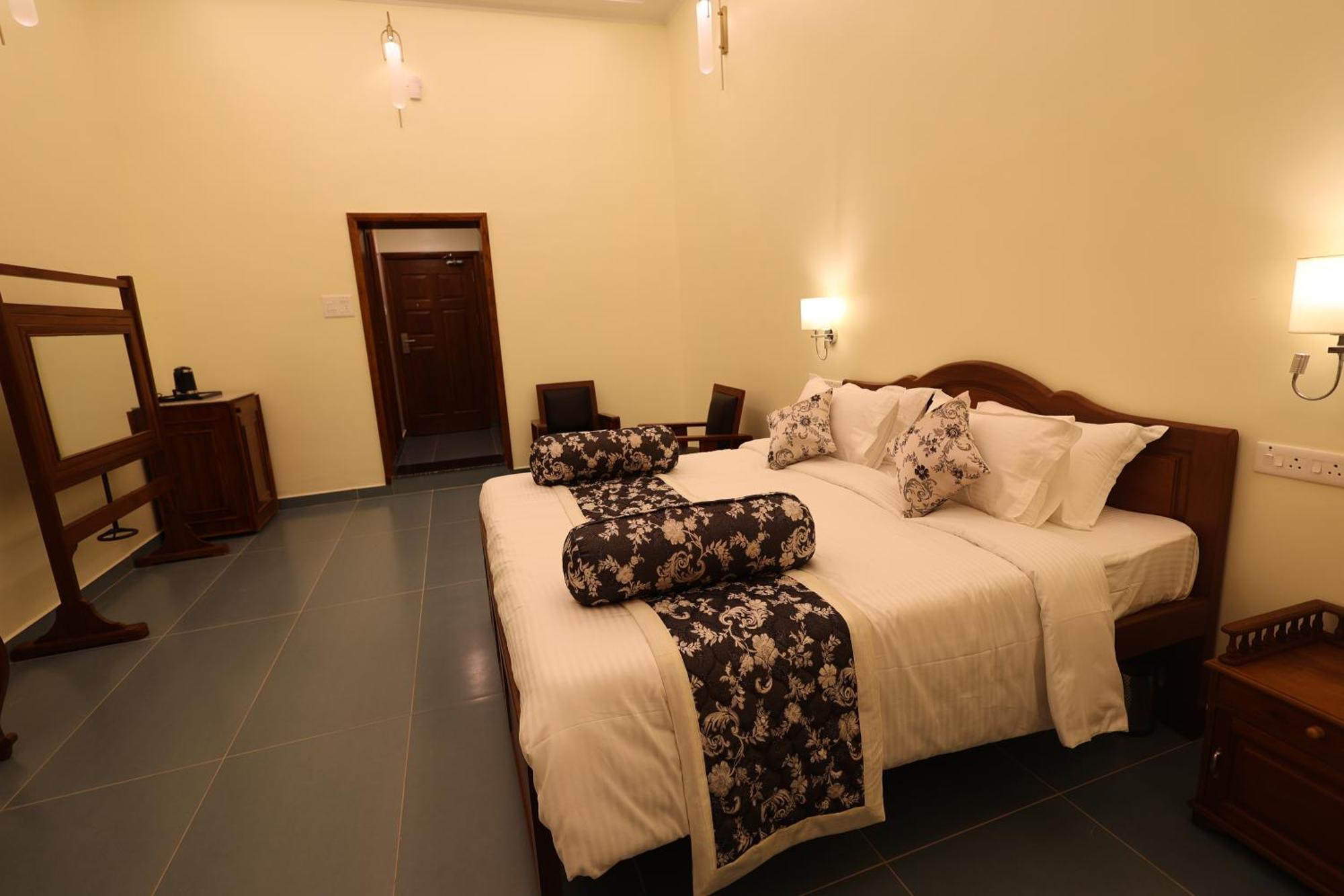 Le Colonial Suites Pondicherry Exterior photo