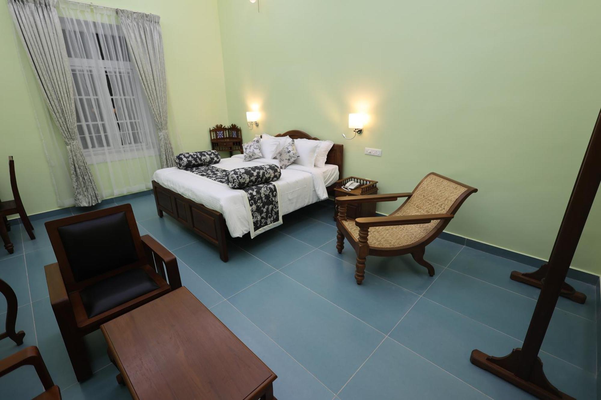 Le Colonial Suites Pondicherry Exterior photo